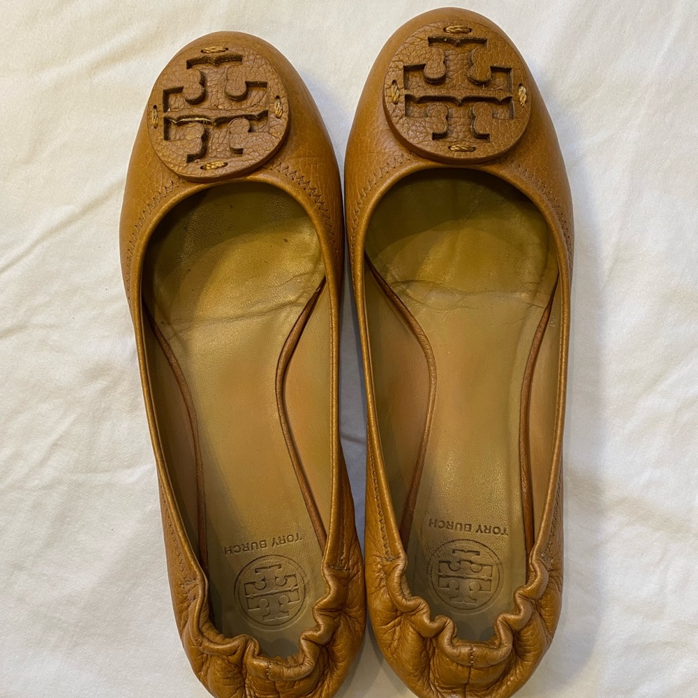 Tory Burch camel colored Reva leather flats 9.5M